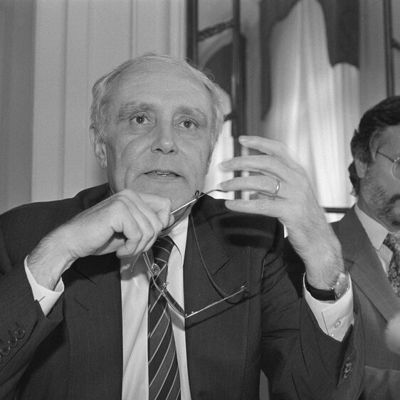Pressekonferenz von Flavio Cotti am 22. Juni 1992 nach seiner Rückkehr aus Brasilien.