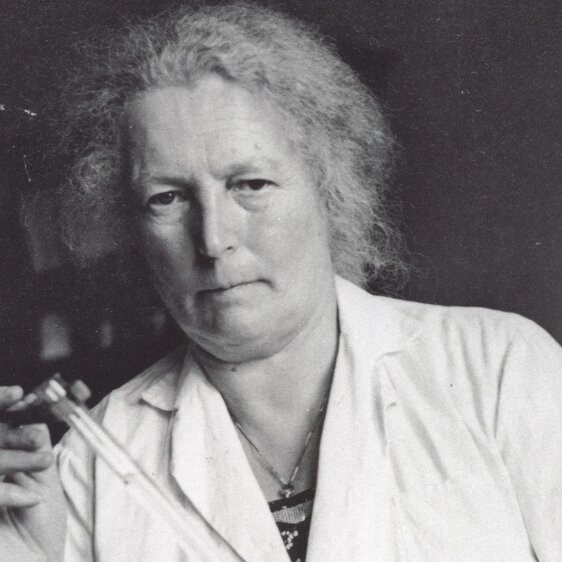 Gertrud Woker in ihrem biochemischen Labor an der Universität Bern.