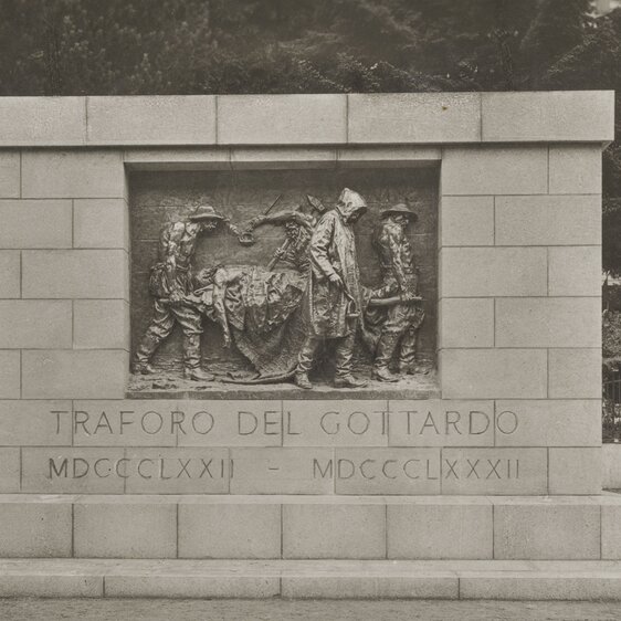 Le monument «Les Victimes du travail» de Vincenzo Vela à Airolo.