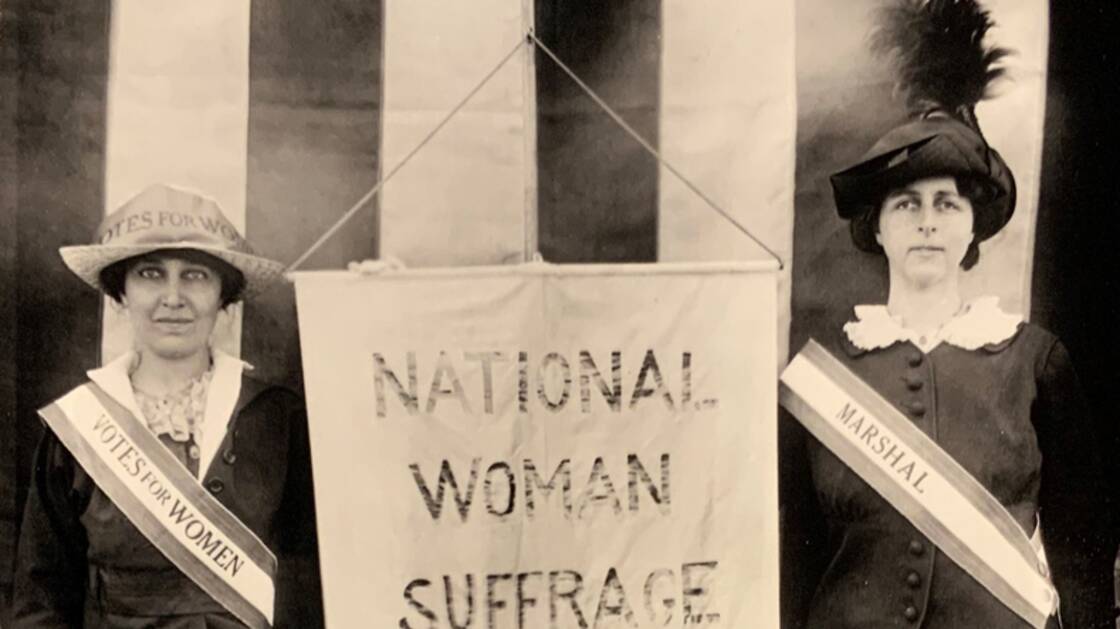 Katherine Dexter McCormick à gauche la Convention de la National American Woman Suffrage Association, 1913 | © © Musée national suisse