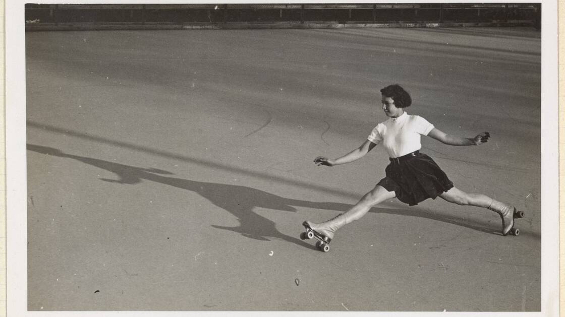 La patineuse à roulettes Trudi Fuhrimann en action