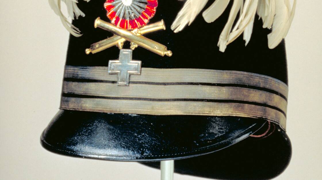 Käppi. Waffenchef der Artillerie mit Kanonenrohren. Ordonnanz 1875-1898.